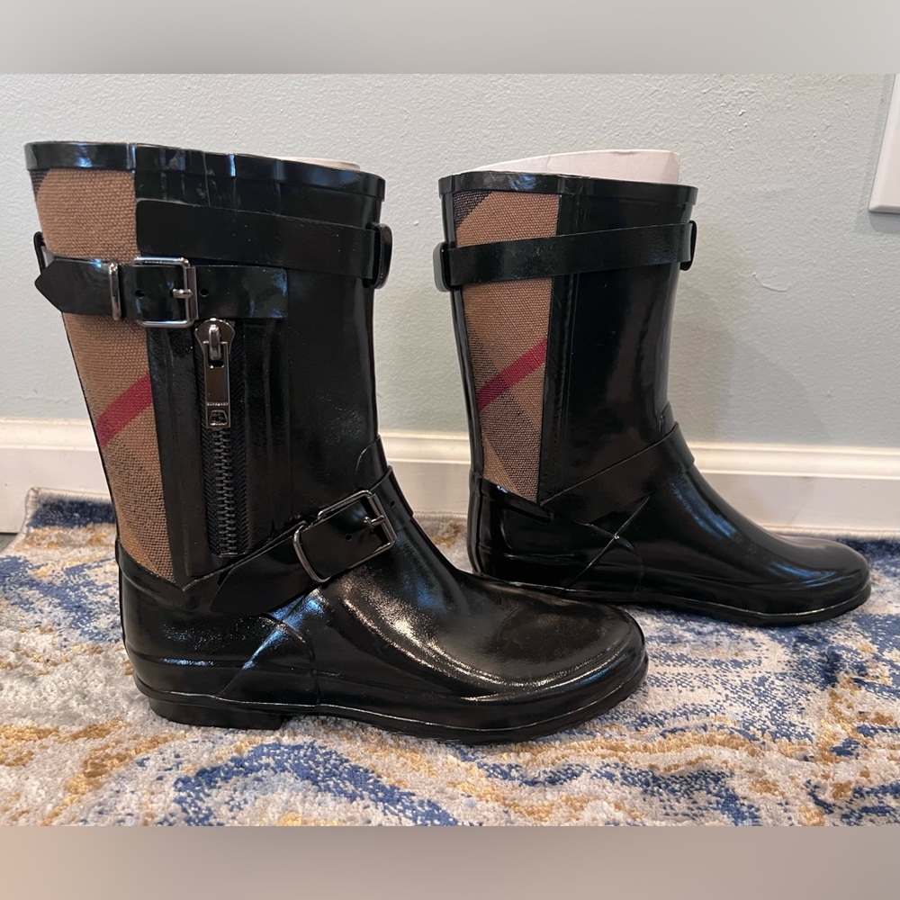 Burberry Biker Rubber-boots | Size: 37, Color: Black w/ Signature Print